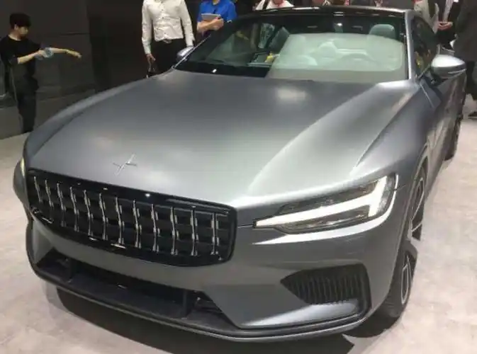 看看下面这两台都是 x 型logo的车型,如果品牌互换,评论过万