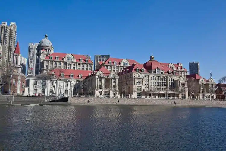 天津滨海新区一日游塘沽外滩滨海航母主题公园