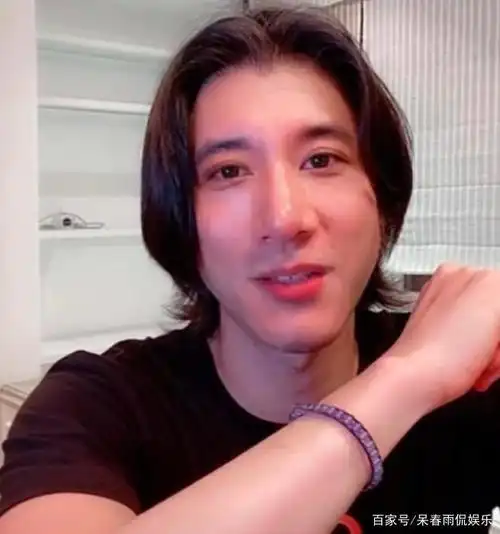 王力宏直播带货,以刮胡子为条件,吸引3450人报名课程!