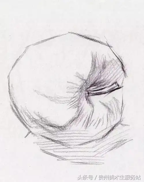 圆的苹果看成是一个块面结构的方形其实画素描苹果还是非常简单的苹果