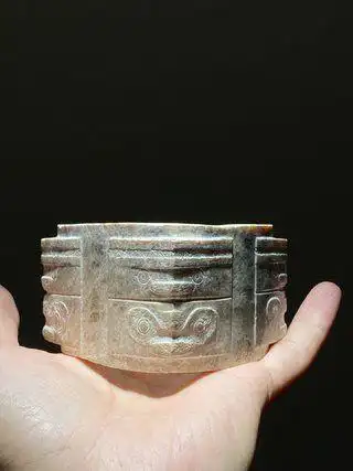 良渚文化兽面纹玉琮