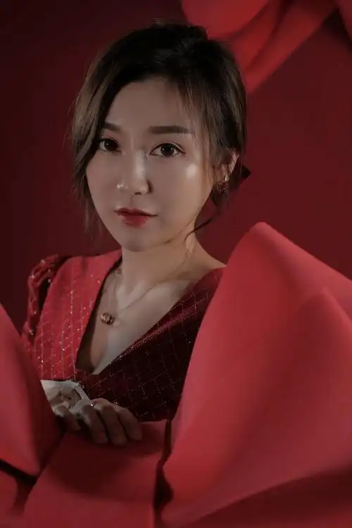 歌手刘静格格再出新歌多想你能陪陪我最好的爱情是陪伴