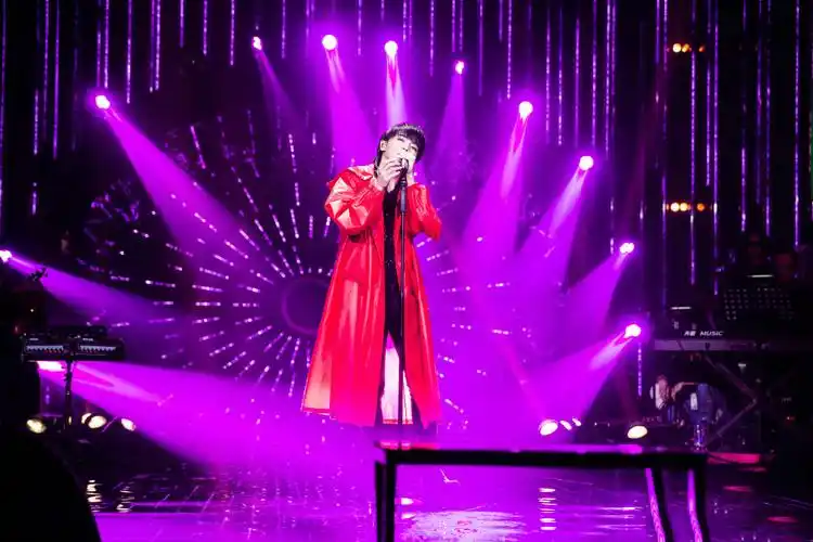 华晨宇《歌手2018》帅气图片_明星_美桌图片库