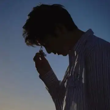 影子头像男高清伤感图片 好看的男生背影图片