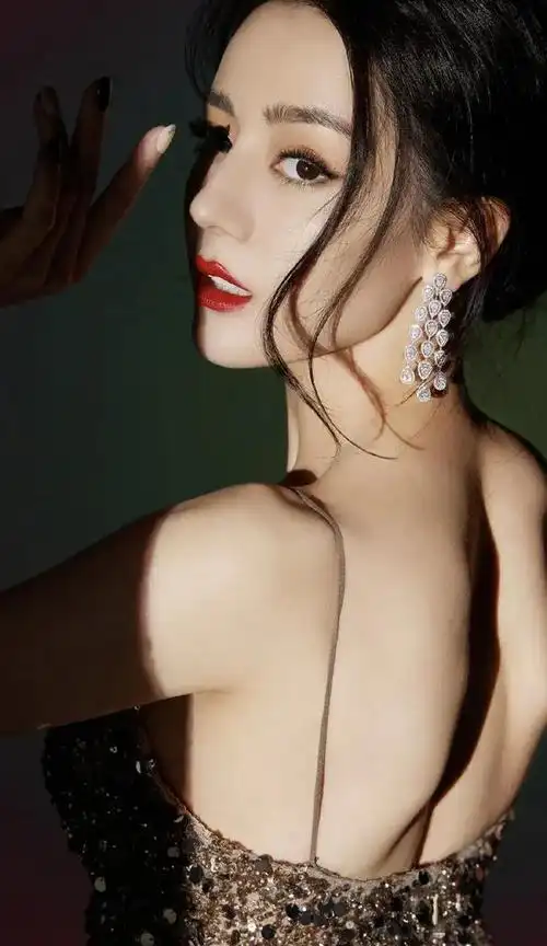 迪丽热巴‖神女降临 ​​​_网易订阅