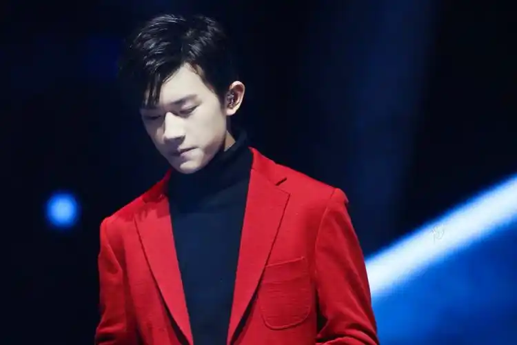 易烊千玺即将以飞行嘉宾的身份录制即刻电音