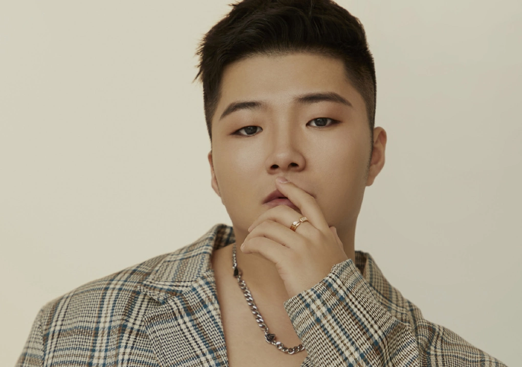 网红白小白遭遇女粉丝围堵,无奈报警将对方带走,声明不是炒作