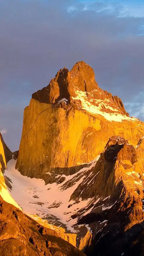 雄伟山峰手机高清壁纸