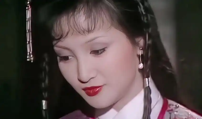 看到谢霆锋老妈年轻时的容貌,理解谢贤当年为啥挖墙角了!