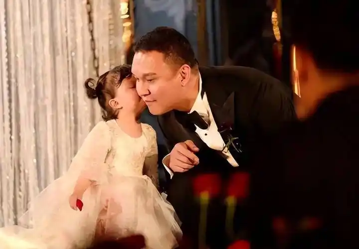 好声音没夺冠,却嫁给爱奇艺副总裁,34岁成了人生赢家_李嘉格_车澈