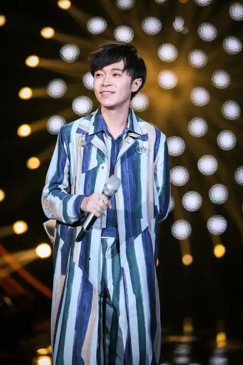 吴青峰《歌手》2019第十三期大声公再出场