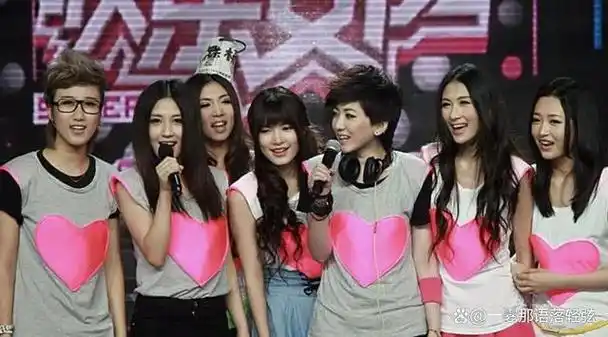 回到十年前,刘忻作为快女总决赛的热门冠军人选,登上了总决赛的舞台.