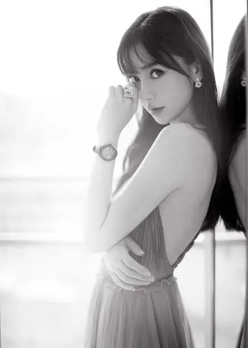 angelababy一袭吊带淡绿裙亮相盛典露背设计性感优雅