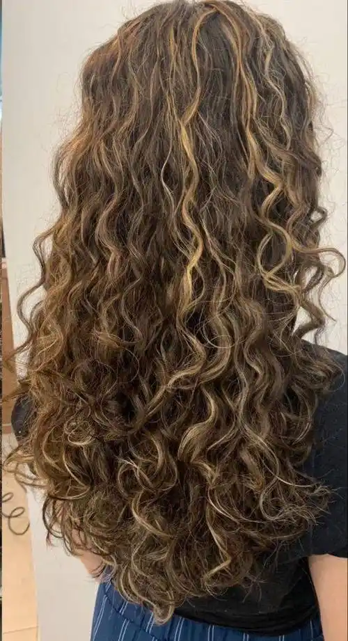 2024新年全头烫发型来了,又美又时尚,蓬松好看美如画