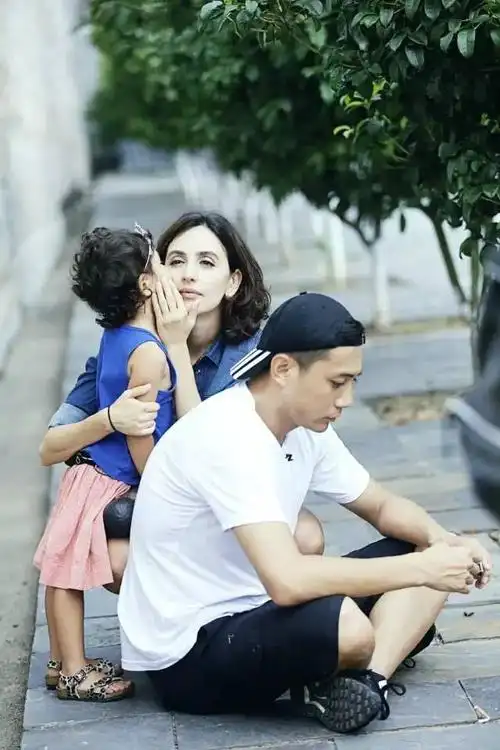 刘烨一家这么幸福说跟星座没关系我是不信的