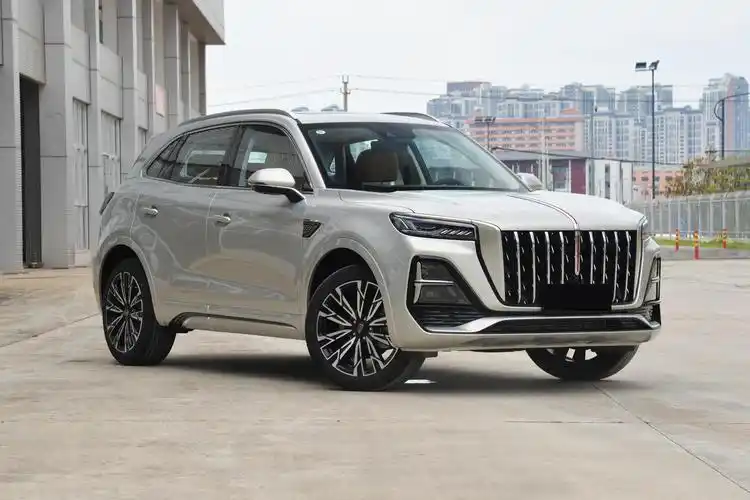 实拍全新红旗hs5:18w起就有bba气场,后悔老款买早了!