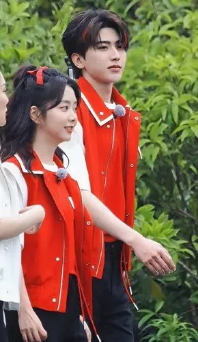 奔跑吧9预告谭松韵蔡徐坤同框展现最萌身高差