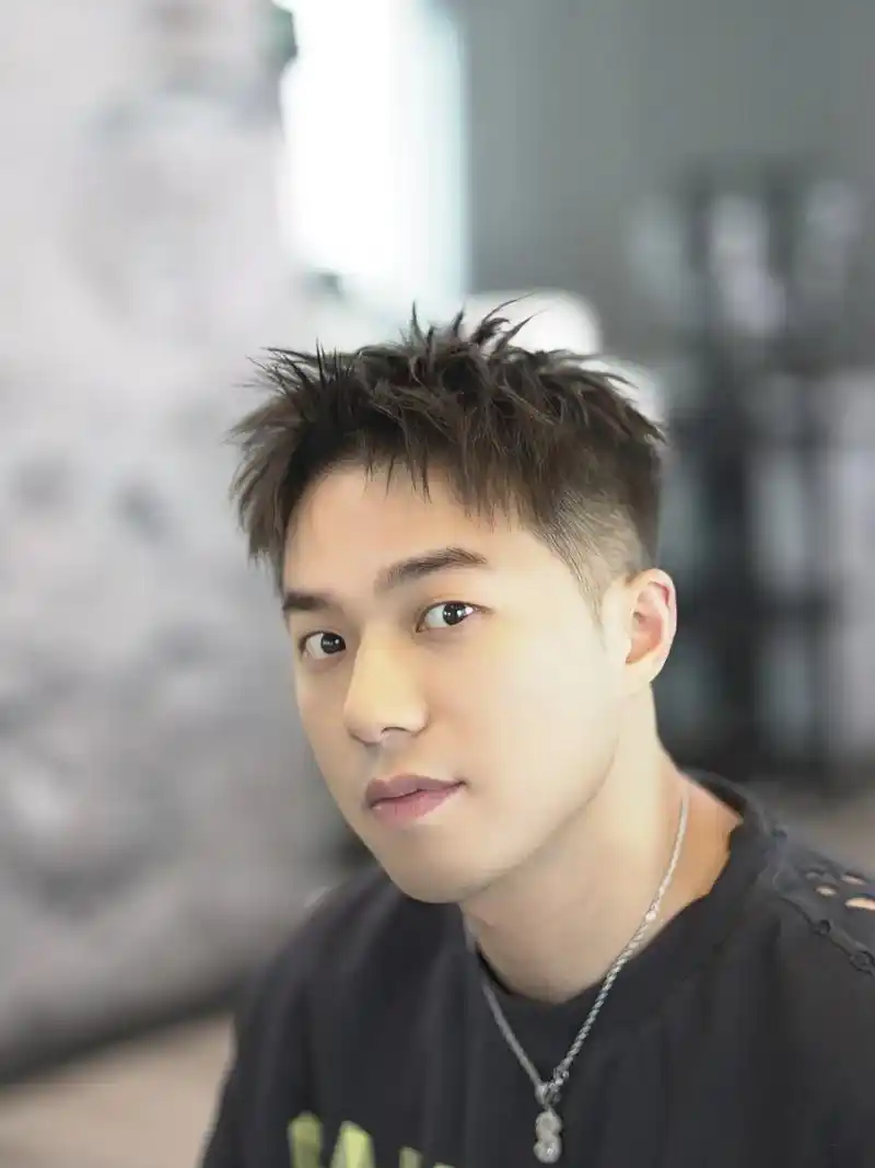 所有男生都在剪的发型.短发男生干净高级感钢夹前刺 清爽男生 - 抖音