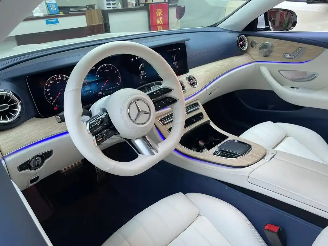 奔驰e260改装游艇蓝内饰