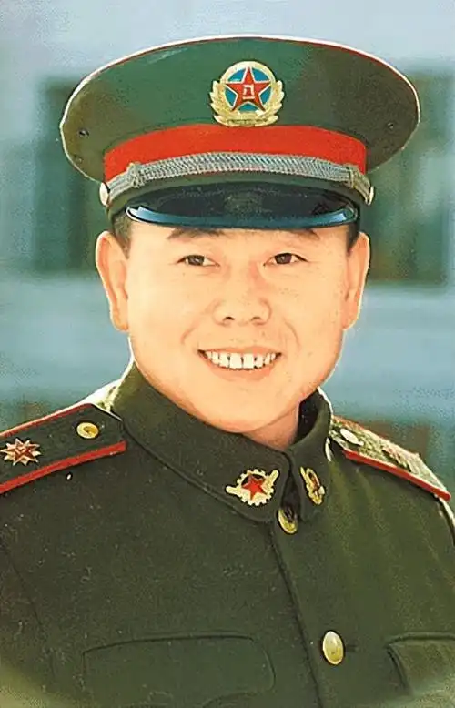 结语潘长江身为国家公职人员公然售卖假酒,这是非常可耻的,给军人的无