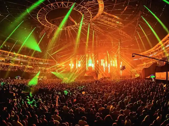 舞台舞美制作策划创意之国外大型音乐节