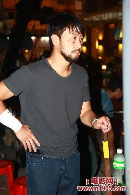 新闻 电影资讯  2009年8月27日讯,香港,黎明(leon)8月26日继续粘胡子