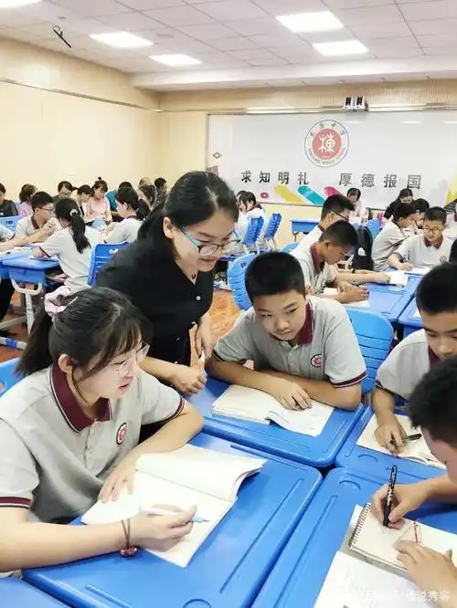 忻州师院附中教师代表赴运城东康中学参加同课异构活动