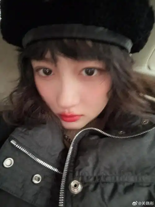 关晓彤自从剪了短发以后每次出场就像个洋娃娃一样