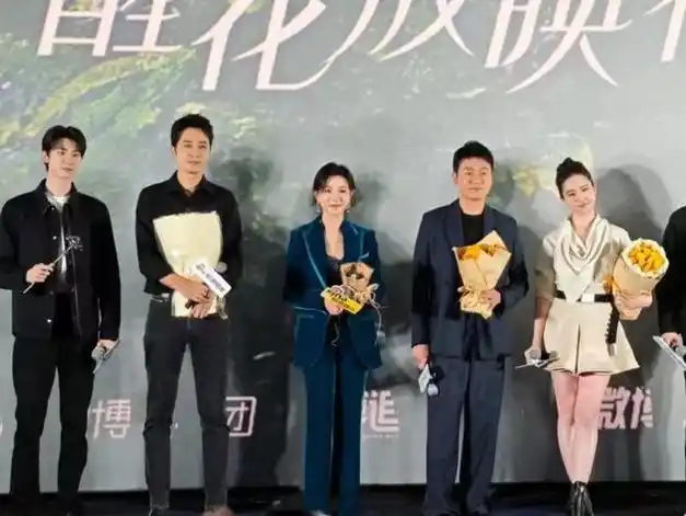 《玫瑰的故事》:刘亦菲和万茜同框,一个干干瘪瘪,一个珠圆玉润