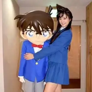 就是作者参考了工藤静香等80-90年代一众女明星的发型,最终把小兰设计