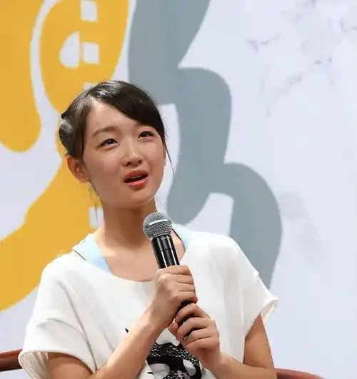 金鸡一夜,坐"大佬"堆里的周冬雨,让所有人见识了她的"咖位"_因为_电影