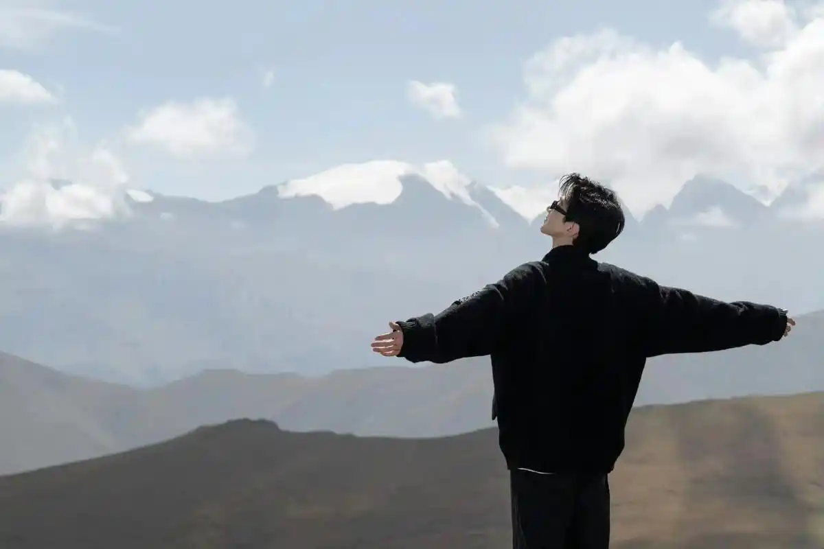 白敬亭 #高清无水印壁纸 - 抖音