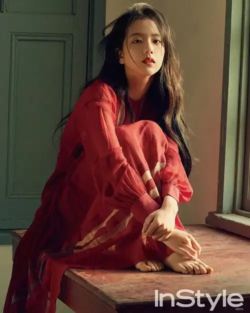 金智秀jisoo,完美女友既视感