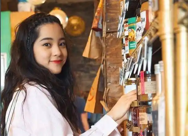 欧阳娜娜练大提琴把手指练起泡?_华晨宇_蔡徐坤_健身