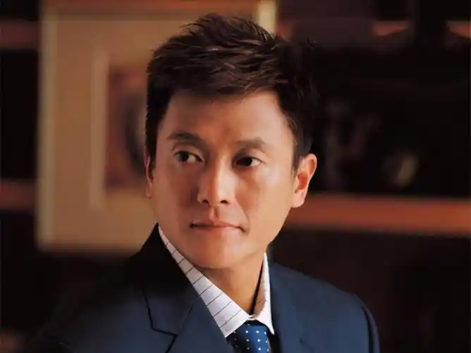 原创魏骏杰与9年女友分手后与小20岁女大学生结婚今回归单身