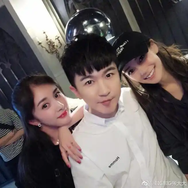 这算输吗?张大大晒与baby杨幂正脸合影美艳可人