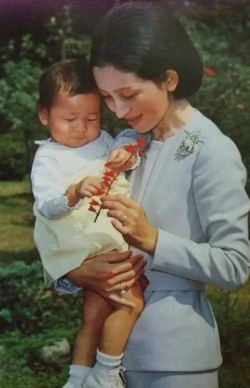 日本最美皇后美智子以平民身份改变皇室坚持拒绝与天皇合葬