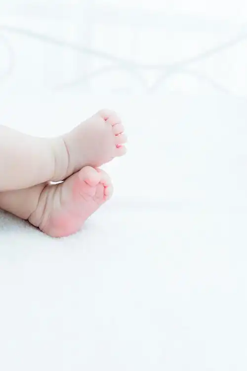 胖嘟嘟的小脚丫