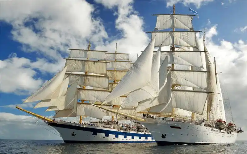 海上航行的帆船高清桌面壁纸下载