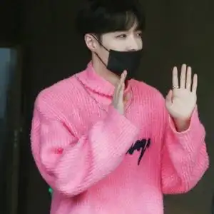 这就是街舞3张艺兴生日同款衣服粉色高领毛衣针织衫宽松男女春季