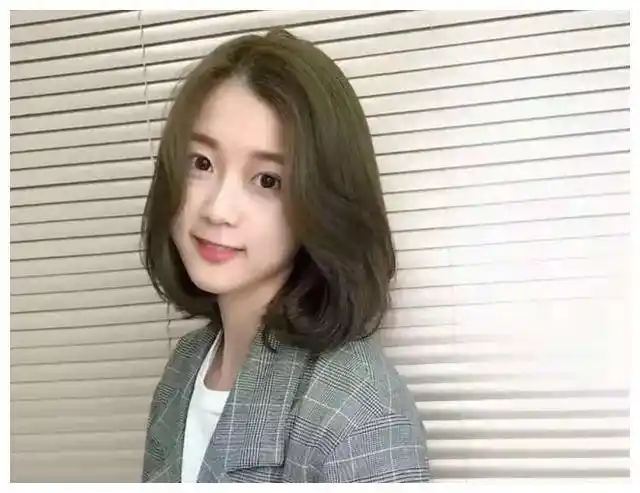 30岁请不要乱染发,减龄显白有气质,姐妹们都推荐这5款_颜色_姐姐_头发