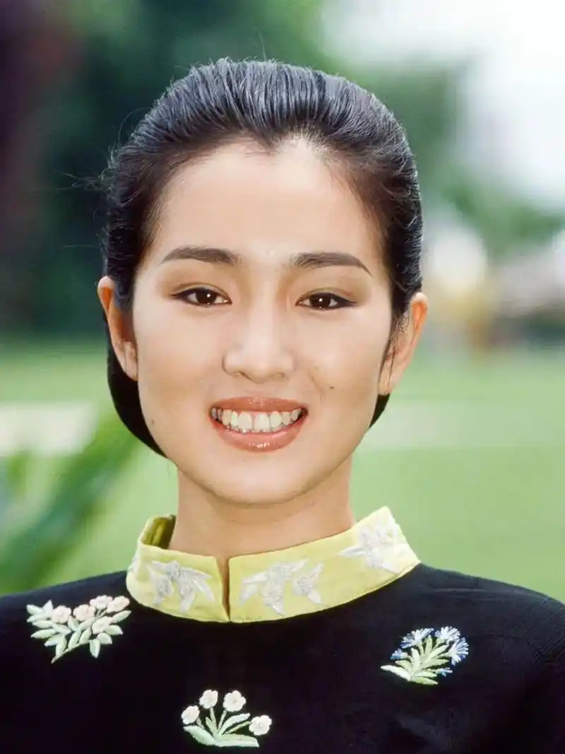 巩俐这才叫"骨相美人"!长相没有少女感,但就是很抗老