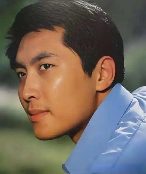 年轻时的唐国强太帅了,不愧是七八十年代公认的最帅男明星