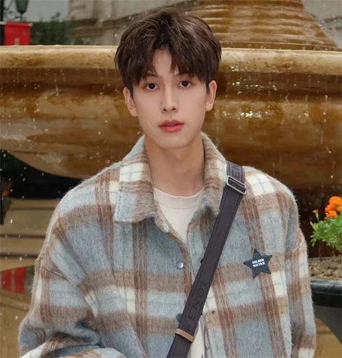 韩式流行的男生短发 微分中分三七分都帅_韩式男发 - 美发站