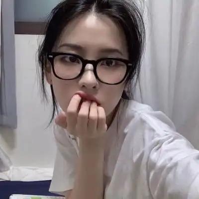 时尚潮流戴眼镜女生头像清新头像戴眼镜的女生图片