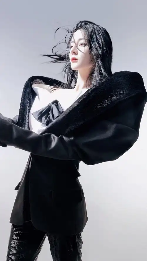 迪丽热巴费加罗十月刊封面