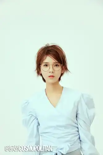 陈瑶复古写真曝光 猫爷秒变猫女郎