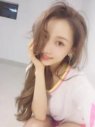 姜贞羽自拍有人搬吗!有女团内味了