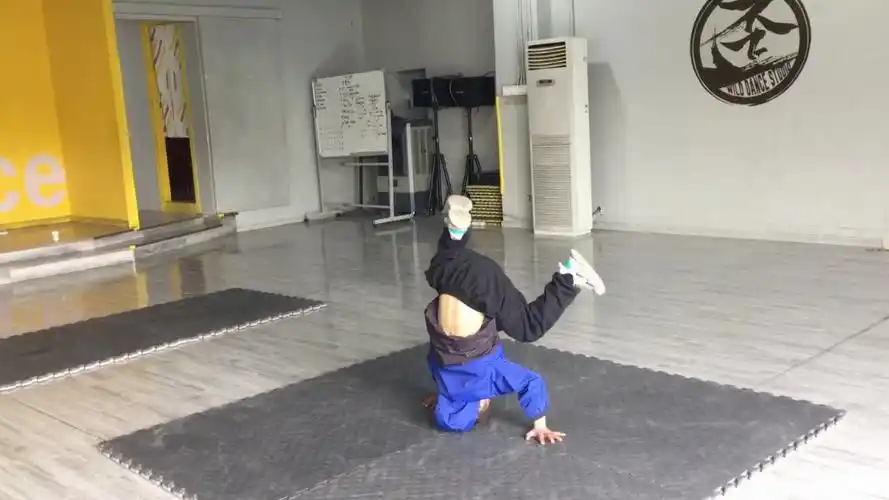 课堂分享:breaking地板舞技巧练习