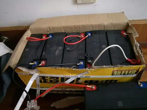 这样串成72伏对吗?是不可以插上充电器充电了